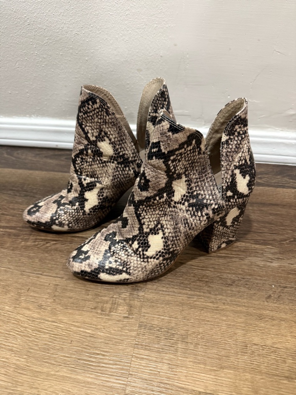 Steve Madden Rookie Snake Print Ankle Booties Cutout Block Heel Size 8.5